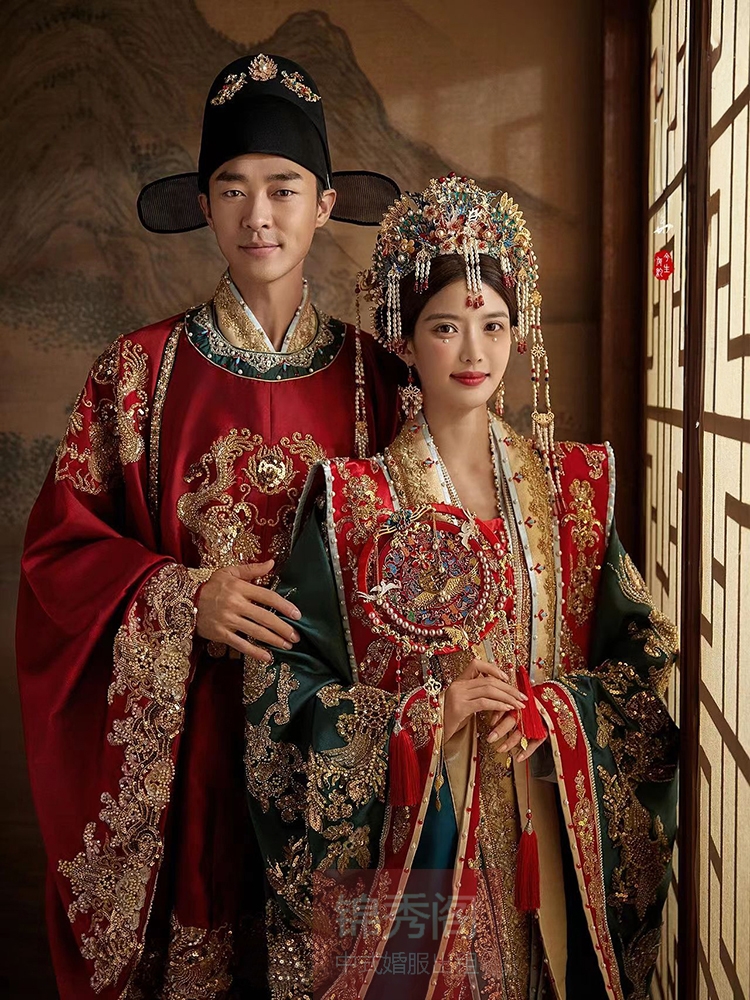 出租中式婚服凤冠霞帔红男绿女