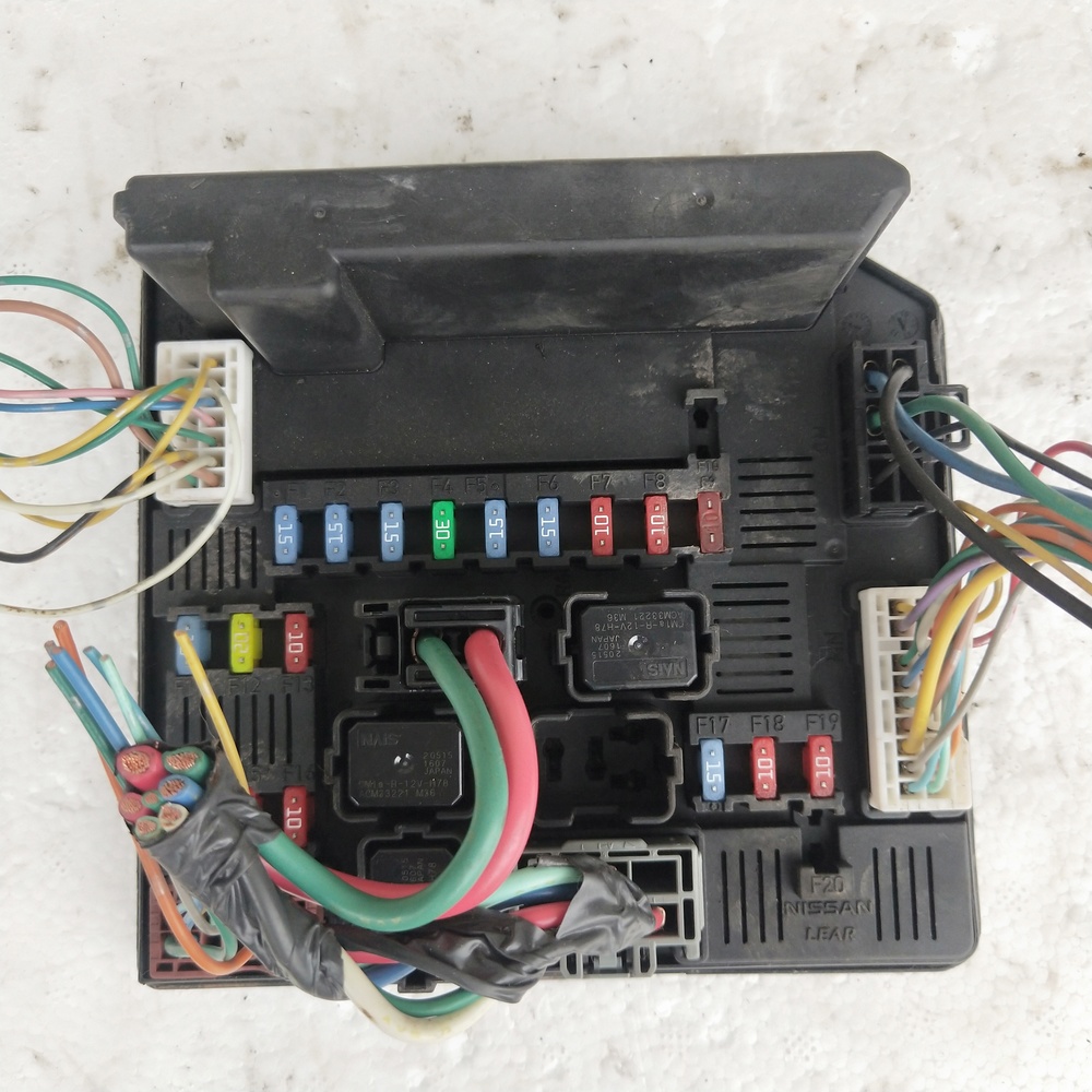 适用逍客智能配电电脑模块保险丝盒发动机舱控制单元 284B7 2DX1A