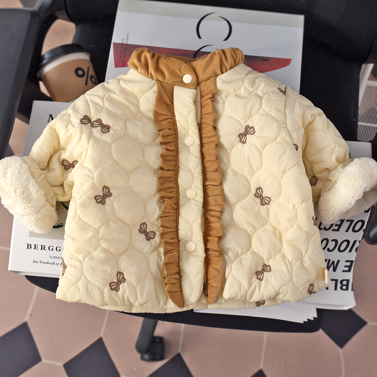 小女孩甜美卡通加绒保暖棉服