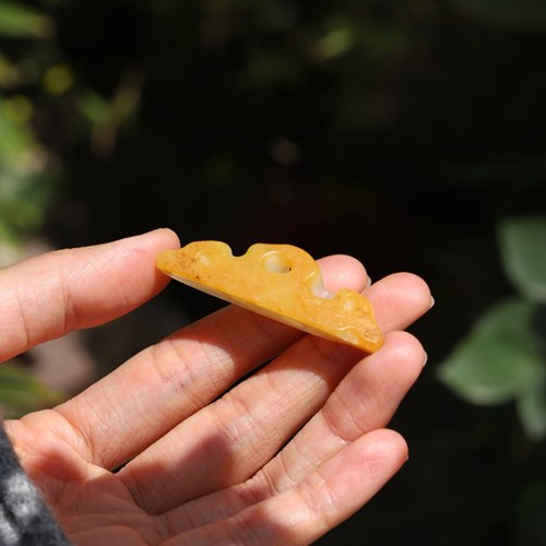 新疆和田玉红皮白玉籽料笔搁