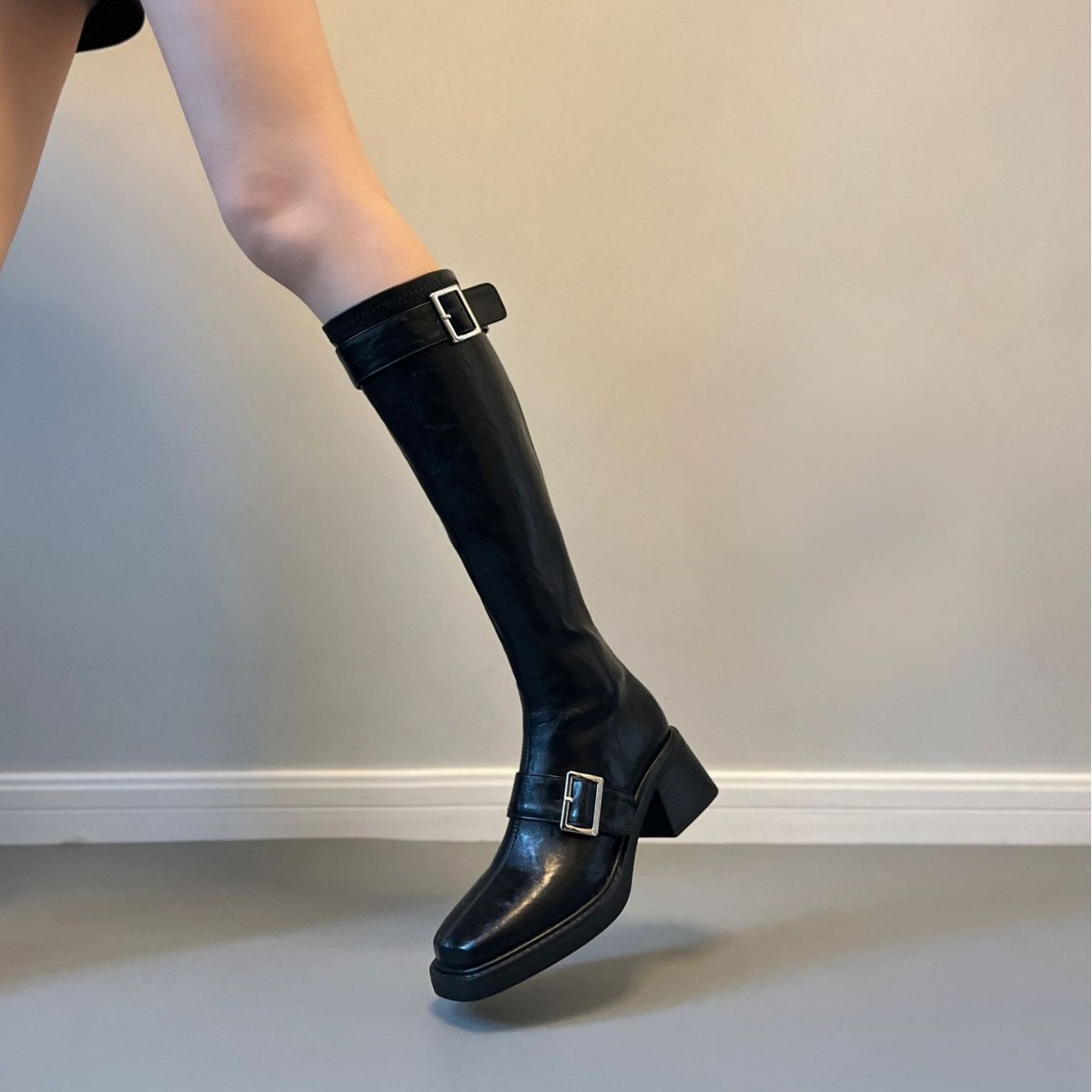皮带扣长筒靴细腿小筒围长靴女新款骑士靴粗跟不过膝法式复古靴子