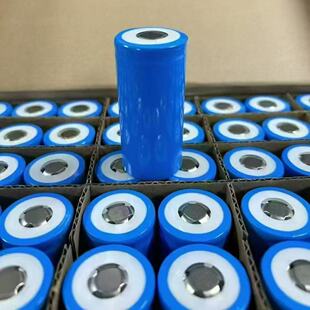 全新32700磷酸铁锂3.2V6000毫安动力电芯电动工具车太阳能路灯池