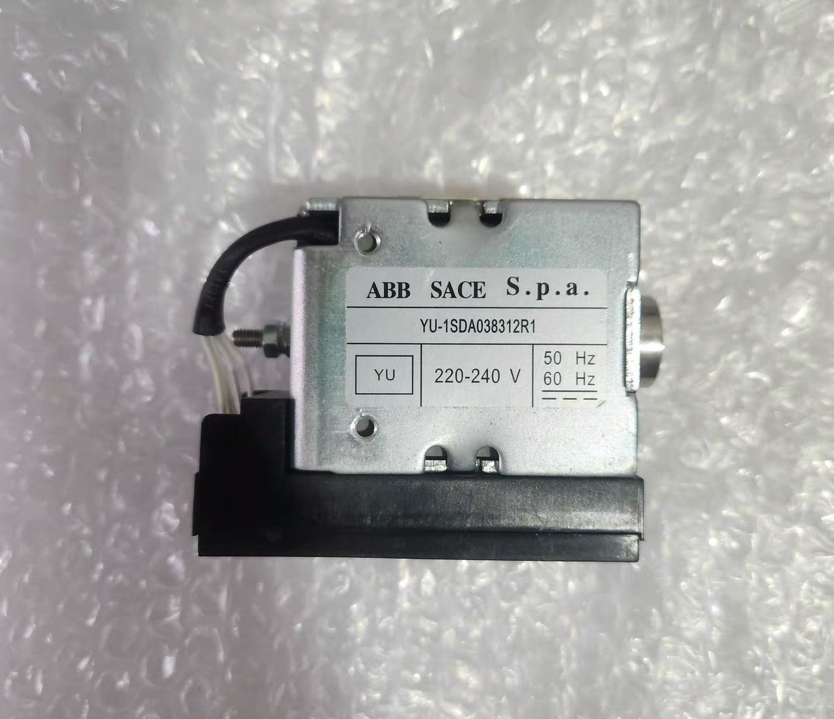 ABB YU-1SDA038312R1 220-240V电压 50Hz和60Hz 断路器欠压线圈
