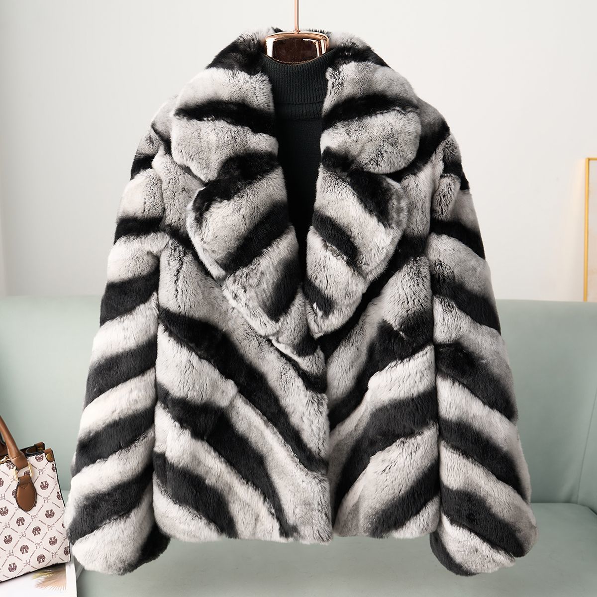 憨厚皇后秋冬高奢新品獭兔毛皮草外套2025百搭女装西装领毛毛大衣