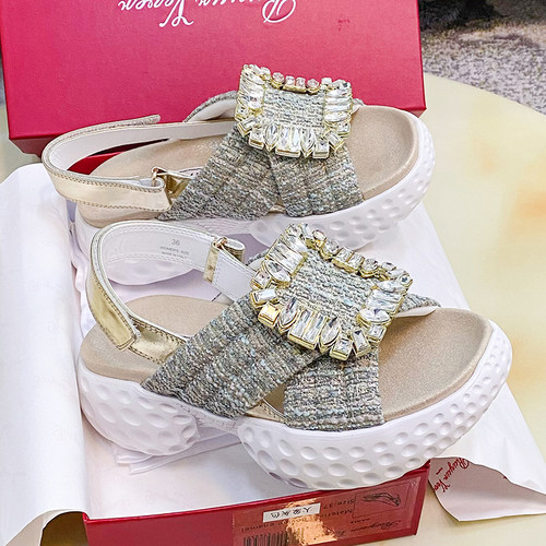 2025新款老爹鞋底rv钻扣织物凉鞋女厚底一字带方扣水钻凉鞋女单鞋