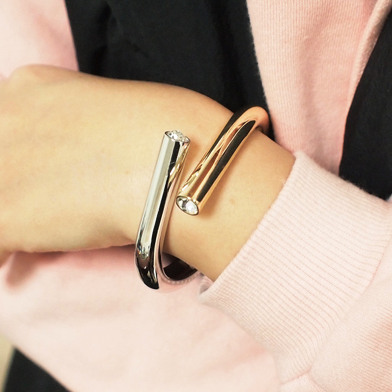 欧美女性合金镶钻手镯时尚设计