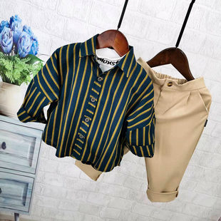 男の子のハンサムなシャツとズボンの 2 点セット ベビーファッション プラス ベルベット厚手のストライプ シャツ プラス ベルベット ジーンズ スーツ