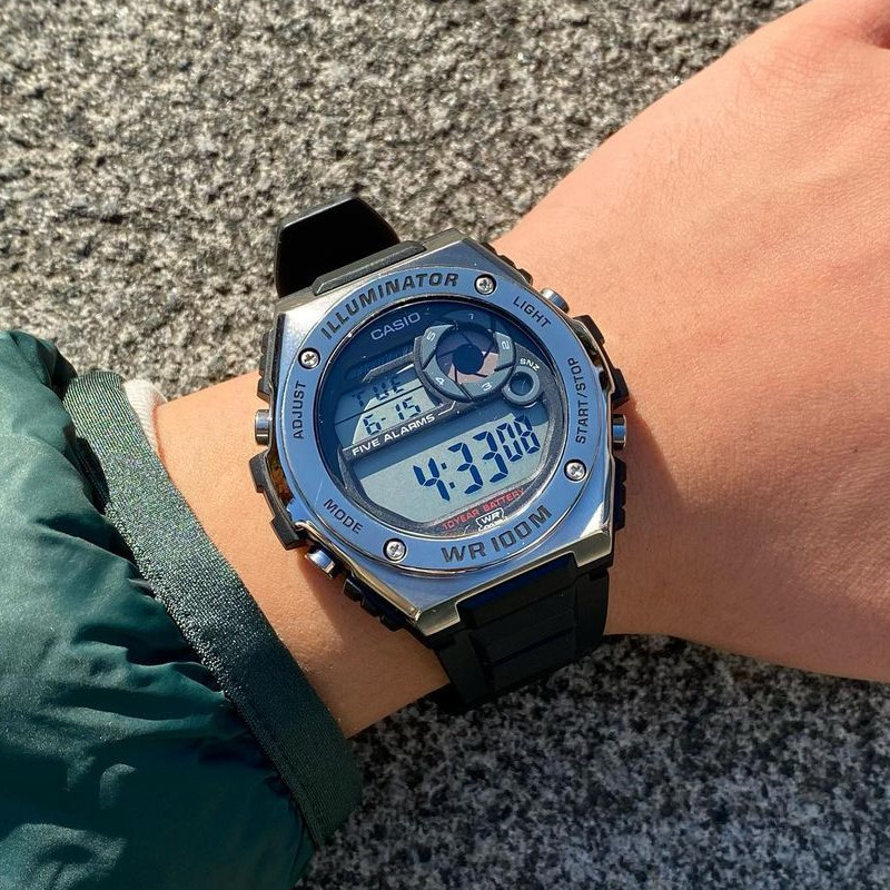 casio卡西欧mwd-100h-1a钢铁之心 指针双显运动100米防水男士手表