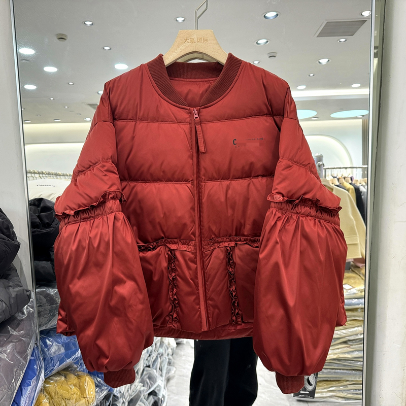 轩轩魅丽依族27-9768 木耳花边束口灯笼袖棒球领休闲羽绒服冬装女