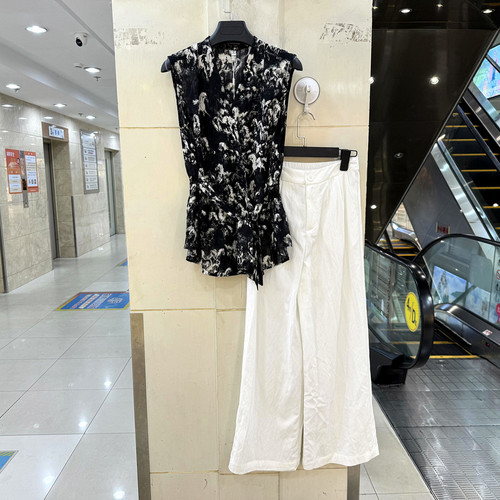 JY26XT032 系带腰V领水墨花无袖上衣+白色直筒裤洋气两件套夏正品