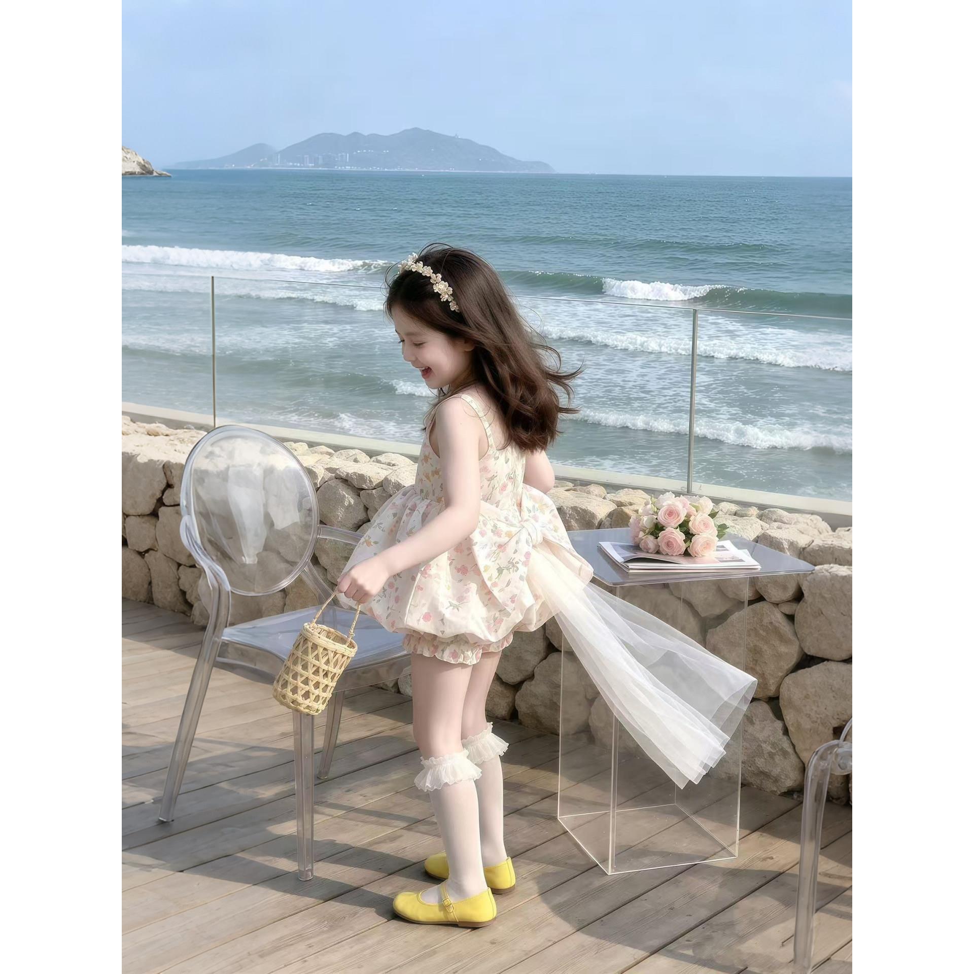 女童套装2026新款夏季在逃公主碎花蓬蓬蝴蝶结网纱拖尾吊带连衣裙
