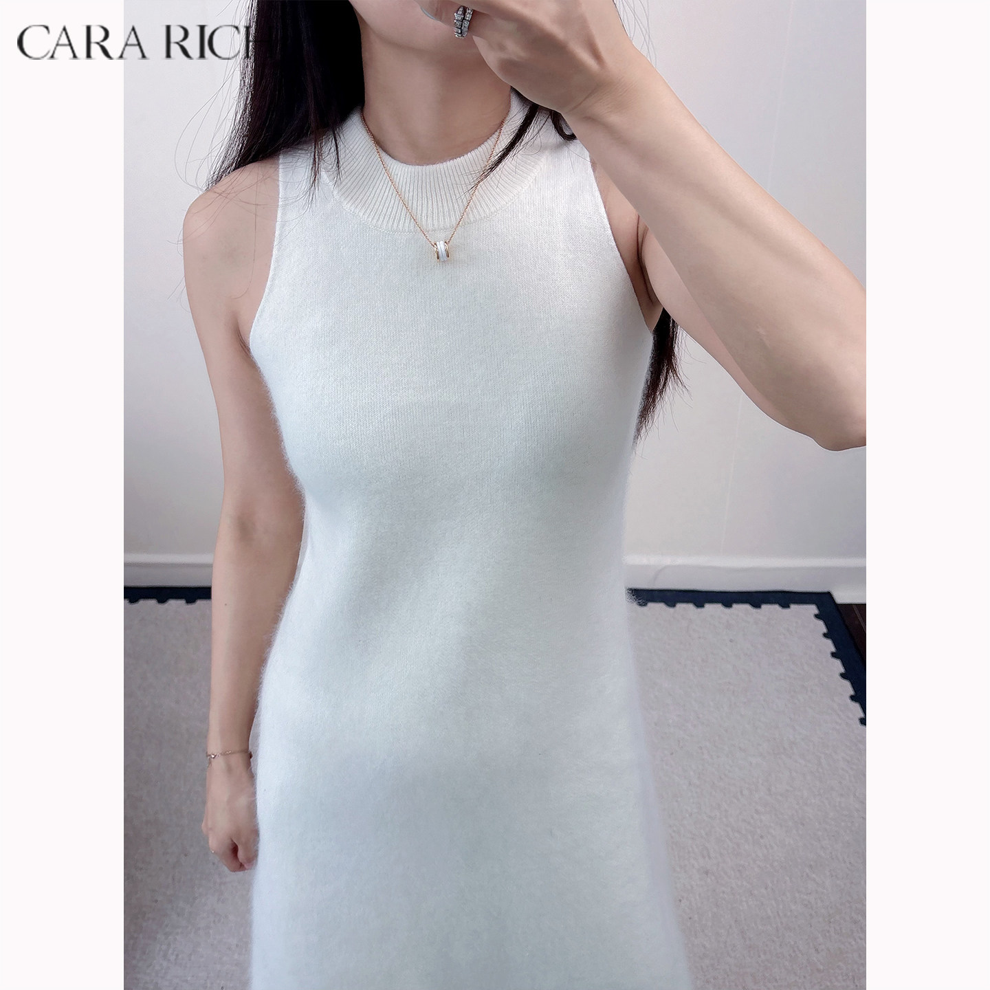 白色针织连衣裙2025秋冬新款时尚气质百搭显瘦长袖针织连衣裙