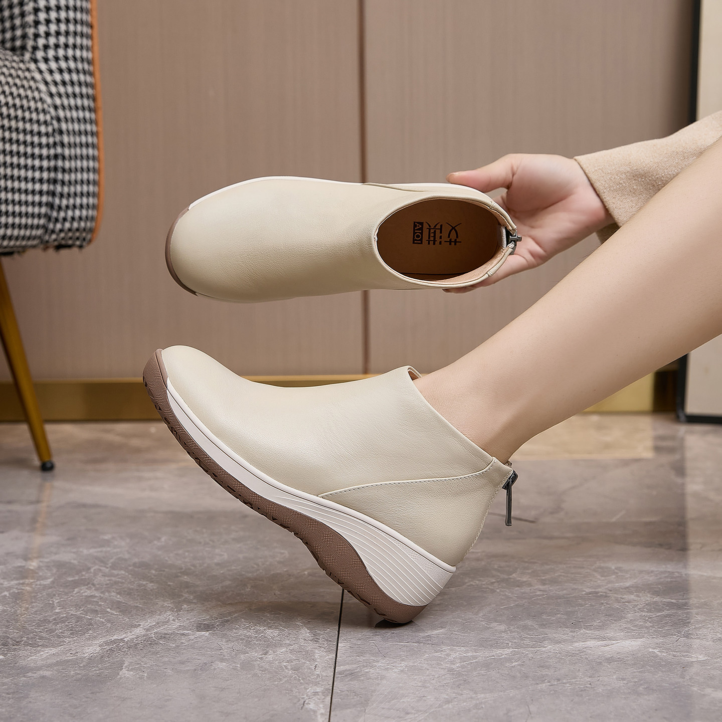 艾淇真皮小短靴女2025秋冬新款中年妈妈鞋软底舒适厚底防滑裸靴,女鞋,高帮鞋,淘宝优惠券,粉丝福利购,淘宝优惠卷