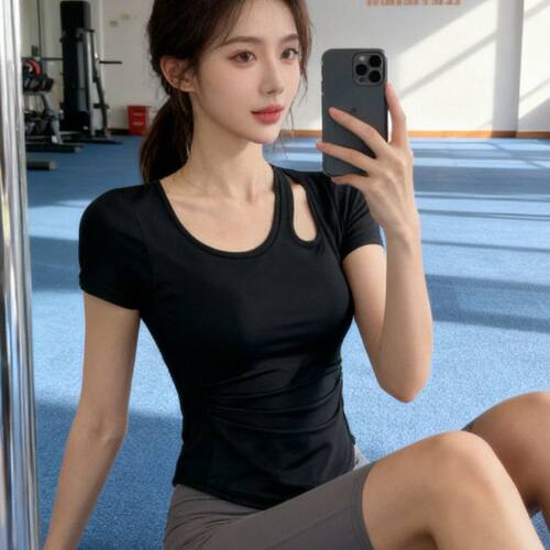 带胸垫瑜伽短袖T恤女运动跑步健身普拉提休闲通勤外穿显瘦上衣