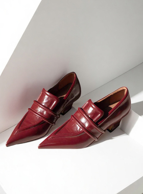 Le' Queen 2025早春新款 中口尖头单鞋油蜡牛皮中跟女鞋安可拉红