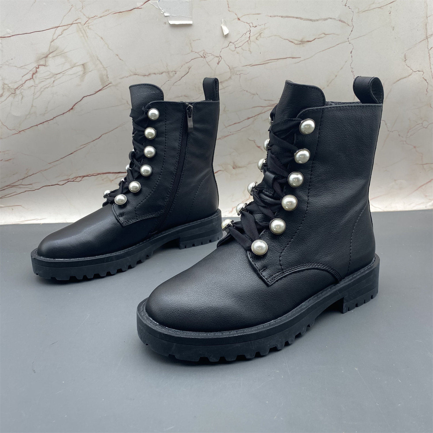 真皮牛皮断码撤柜撤柜处理女鞋新款圆头侧拉链系带时尚铆钉马丁靴,女鞋,马丁靴,淘宝优惠券,粉丝福利购,淘宝优惠卷