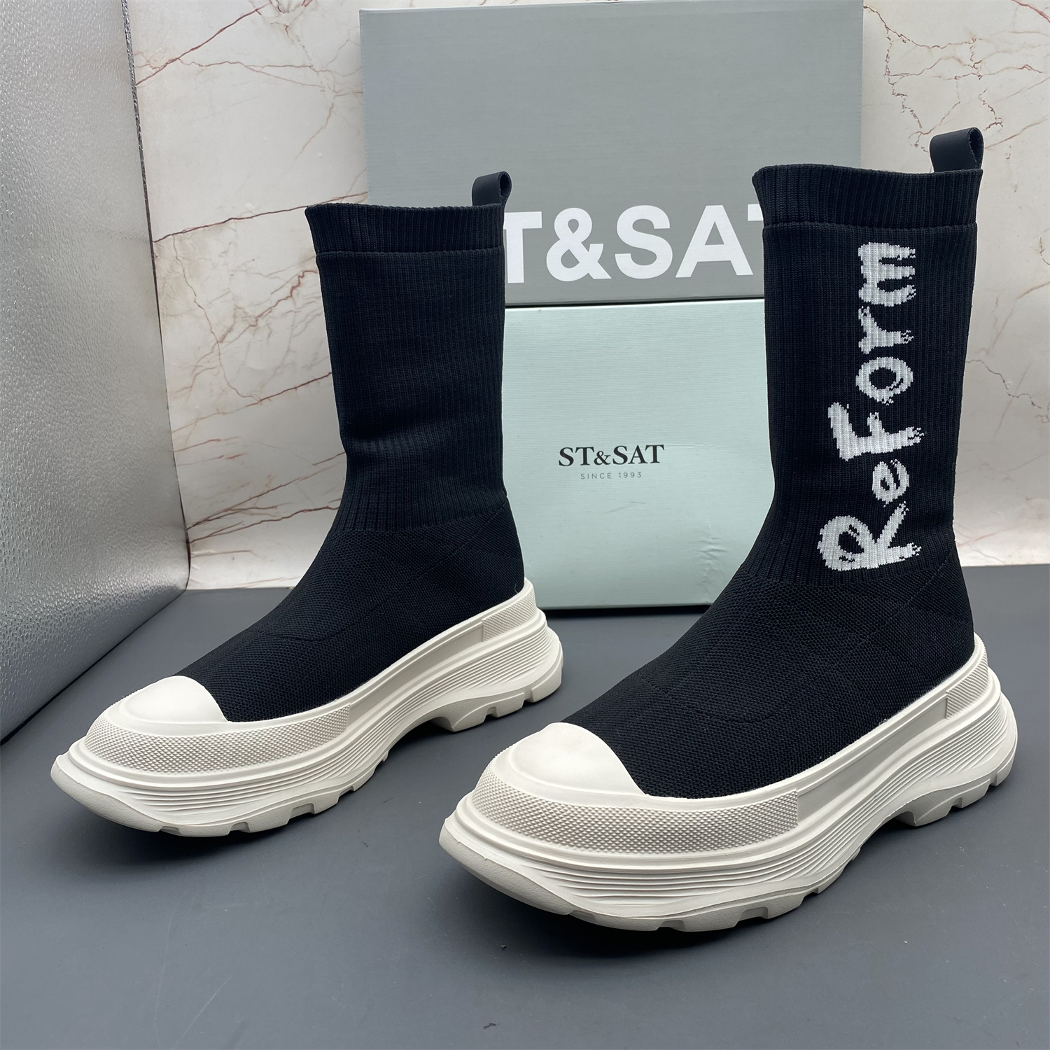 正品ST&SAT星期六撤柜断码处理女鞋圆头平跟防滑轻便套筒弹力短靴