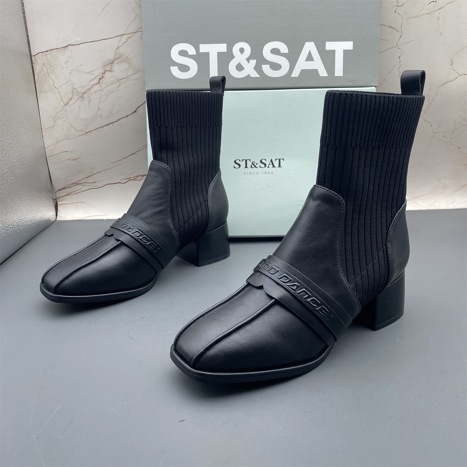 正品ST&SAT星期六撤柜断码牛皮女鞋粗跟中跟方头套筒防滑弹力短靴