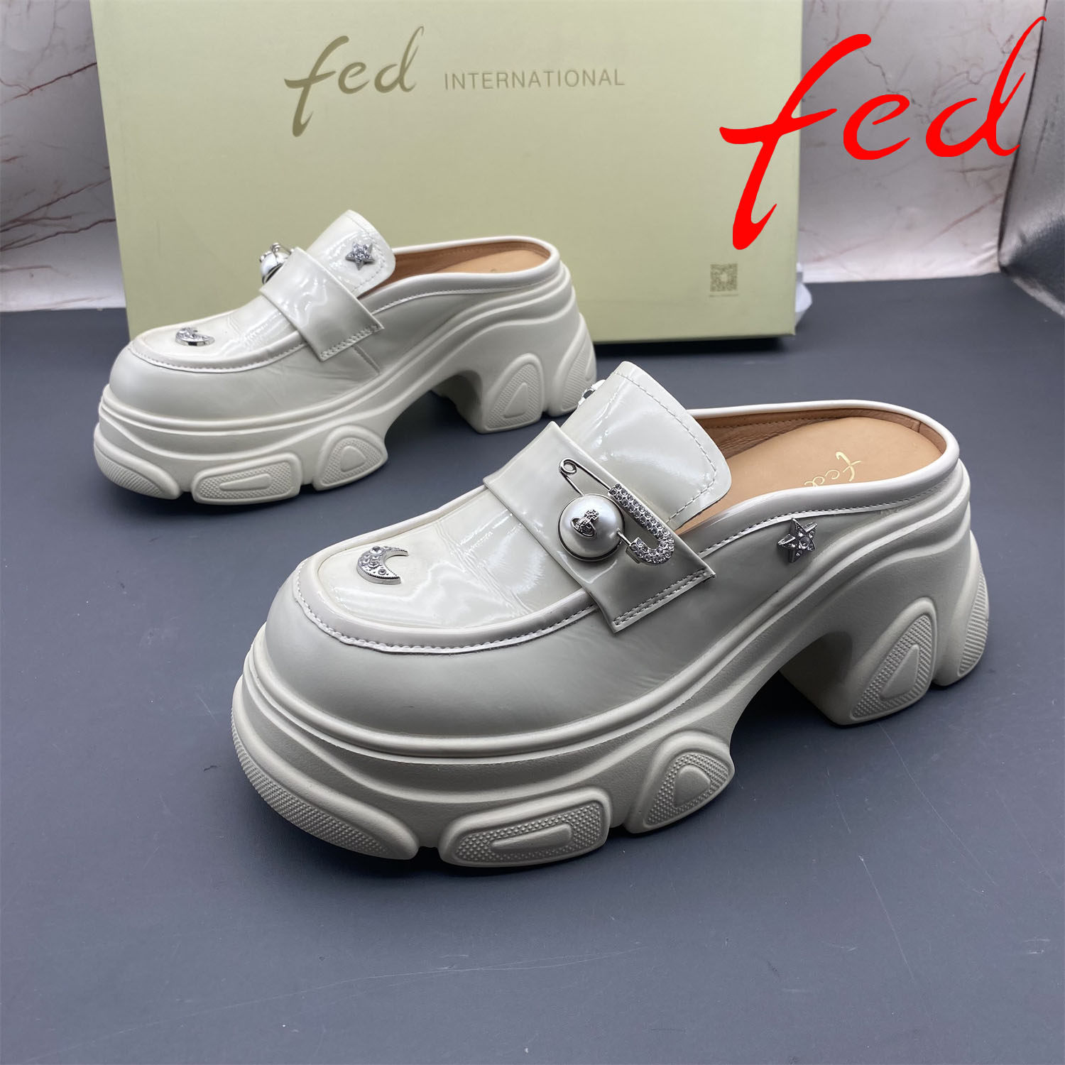 36码fed/艾芙伊迪撤柜断码牛皮女鞋水钻铆钉平跟防滑轻便包头拖鞋