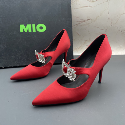 MIO米奥断码撤柜处理女鞋细跟尖头浅口水钻时尚气质红色高跟单鞋