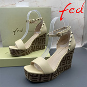 正品 坡跟高跟防水台铆钉扣带凉鞋 fed 艾芙伊迪撤柜牛皮处理女鞋