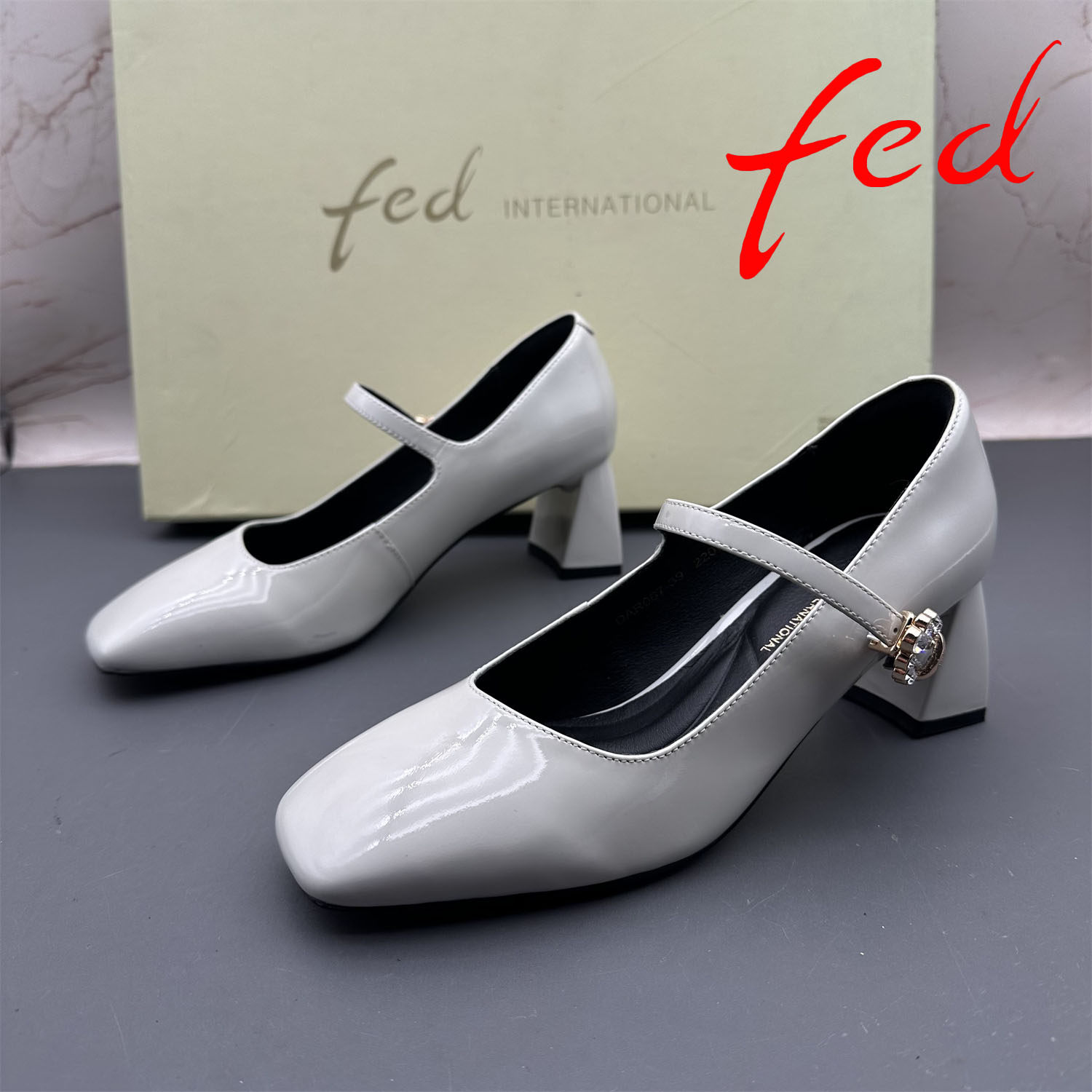 34码fed/艾芙伊迪撤柜断码牛皮女鞋扣带水钻浅口玛丽珍方头单鞋,女鞋,玛丽珍鞋,淘宝优惠券,粉丝福利购,淘宝优惠卷