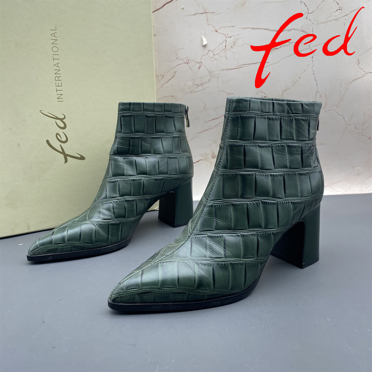 36码fed/艾芙伊迪撤柜断码牛皮女鞋粗跟高跟尖头真皮后拉链短靴