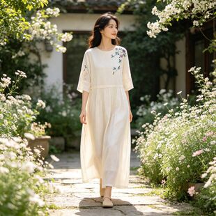 棉麻原创夏季捻文艺皱代发年女装苎麻连衣裙大摆2026旅行新款刺绣