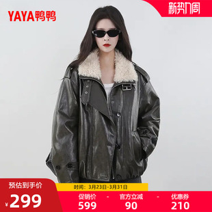 鸭鸭巴恩风羽绒服女2025冬季新款时尚百搭翻领PU皮保暖短款外套J