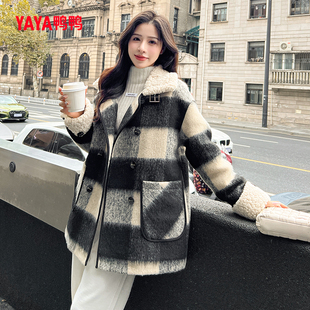 鸭鸭羽绒服女2025冬新中长款时尚百搭拼接羊羔毛翻领鸭绒保暖外套