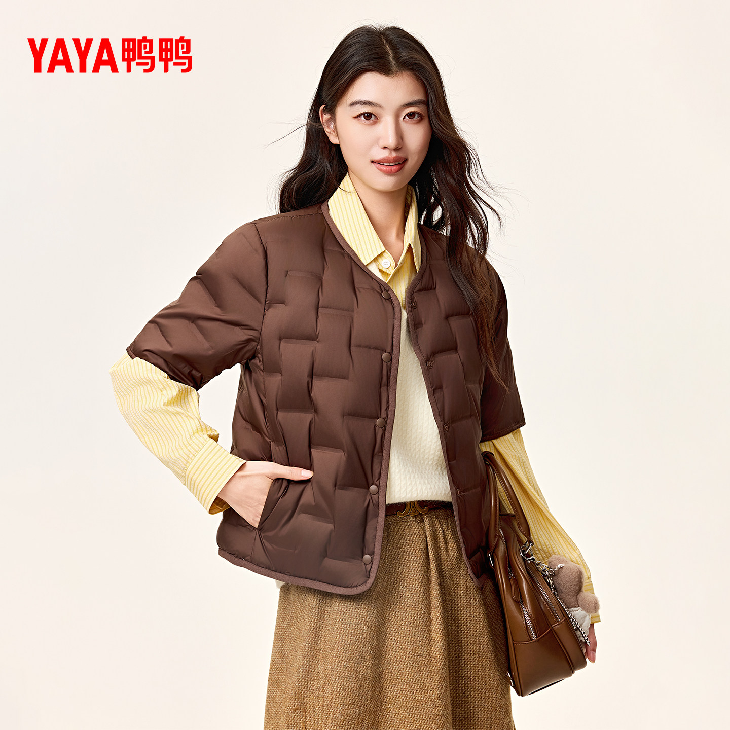 鸭鸭百搭短款小V领羽绒服短袖女