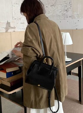 韩版风格秋冬新款ins女包复古轻便背包小众复古黑色双肩包潮手提