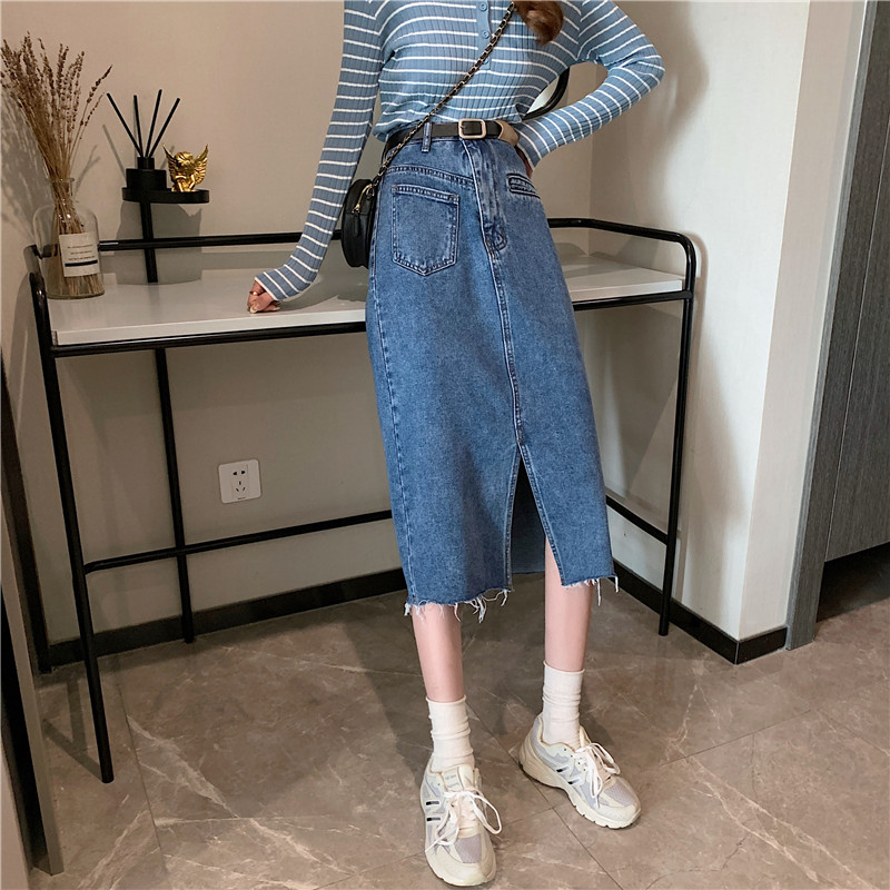 Real price mid length denim skirt with thin slits and buttocks