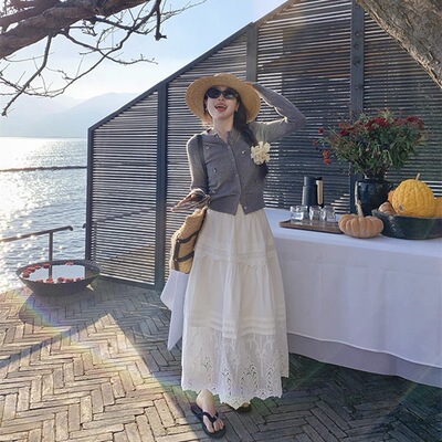 春2026年新款重工白色钩花蕾丝显瘦旅游穿搭出镜美半身裙