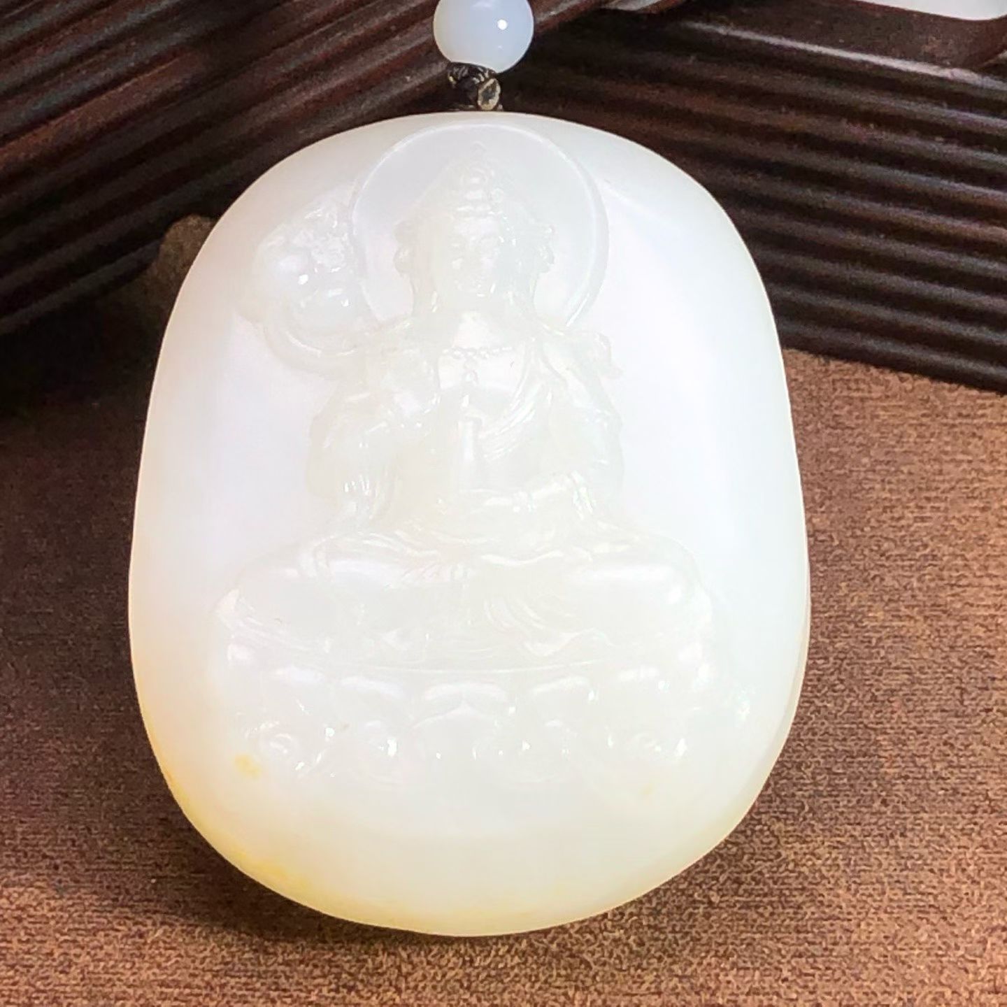 保真正品新疆和田玉籽料羊脂白玉观音吊坠平安牌挂件撒金皮