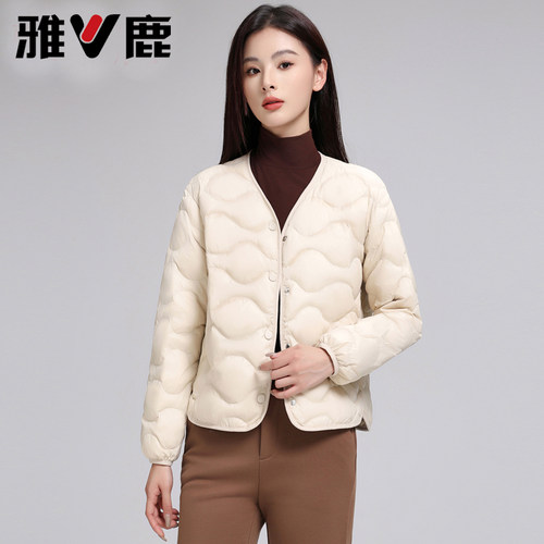 百搭短款圆领时尚羽绒服女