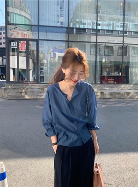 轻盈飘逸东大门sel春季新品圆领光泽轻薄天丝棉蓝色长袖衬衫女