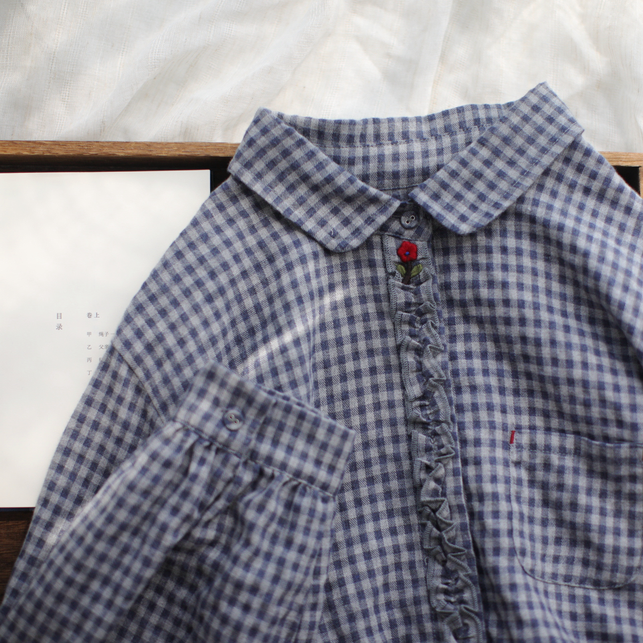 蓝色格子衬衫 初见沫森日系刺绣红花木耳边宽松休闲百搭长袖上衣