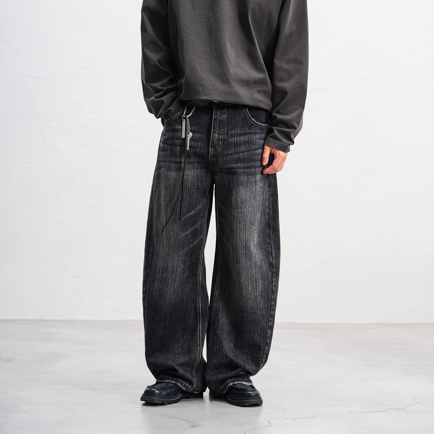 JUPSTUDIO擦色波浪水洗牛仔裤男