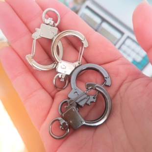 草有的是 彩色异形钥匙扣原创创意金属挂件手工DIY配件电镀