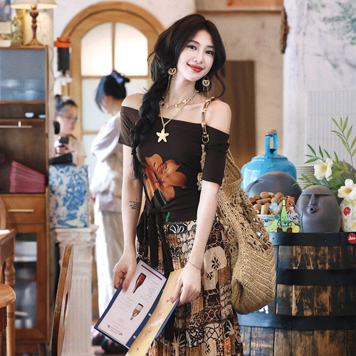 AZure温柔风复古印花一字短袖T恤