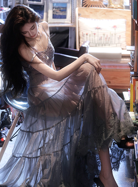 AZure温柔风复古亮片吊带连衣裙法式气质收腰长裙显瘦蕾丝拼接裙