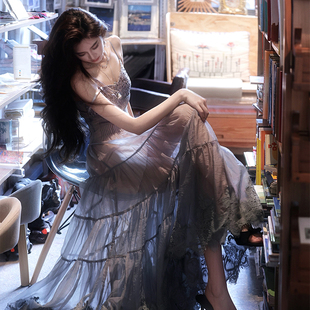 AZure温柔风复古亮片吊带连衣裙法式 气质收腰长裙显瘦蕾丝拼接裙