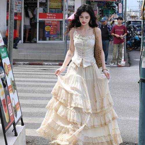 AZure法式复古蕾丝V领吊带