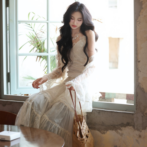 法式复古蕾丝拼贴吊带收腰连衣裙