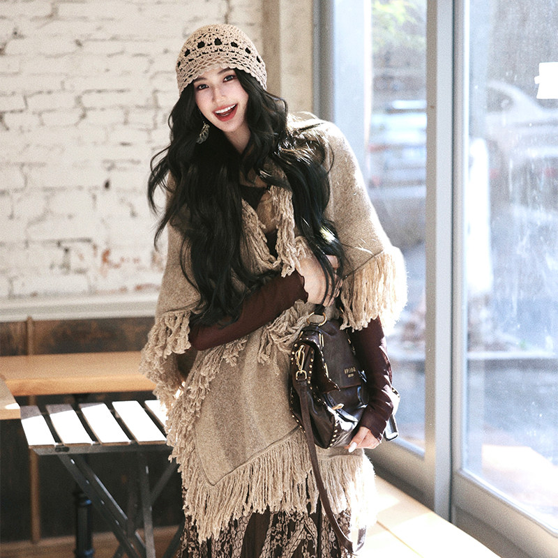 AZure温柔流苏羊毛披肩针织斗篷