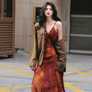 AZure温柔风红色连衣裙气质印花吊带中长裙女收腰显瘦度假沙滩裙