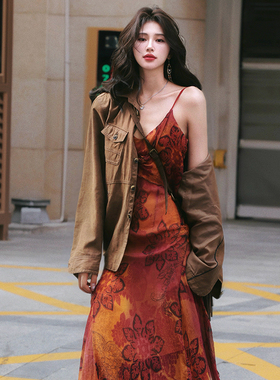 AZure温柔风红色连衣裙气质印花吊带中长裙女收腰显瘦度假沙滩裙