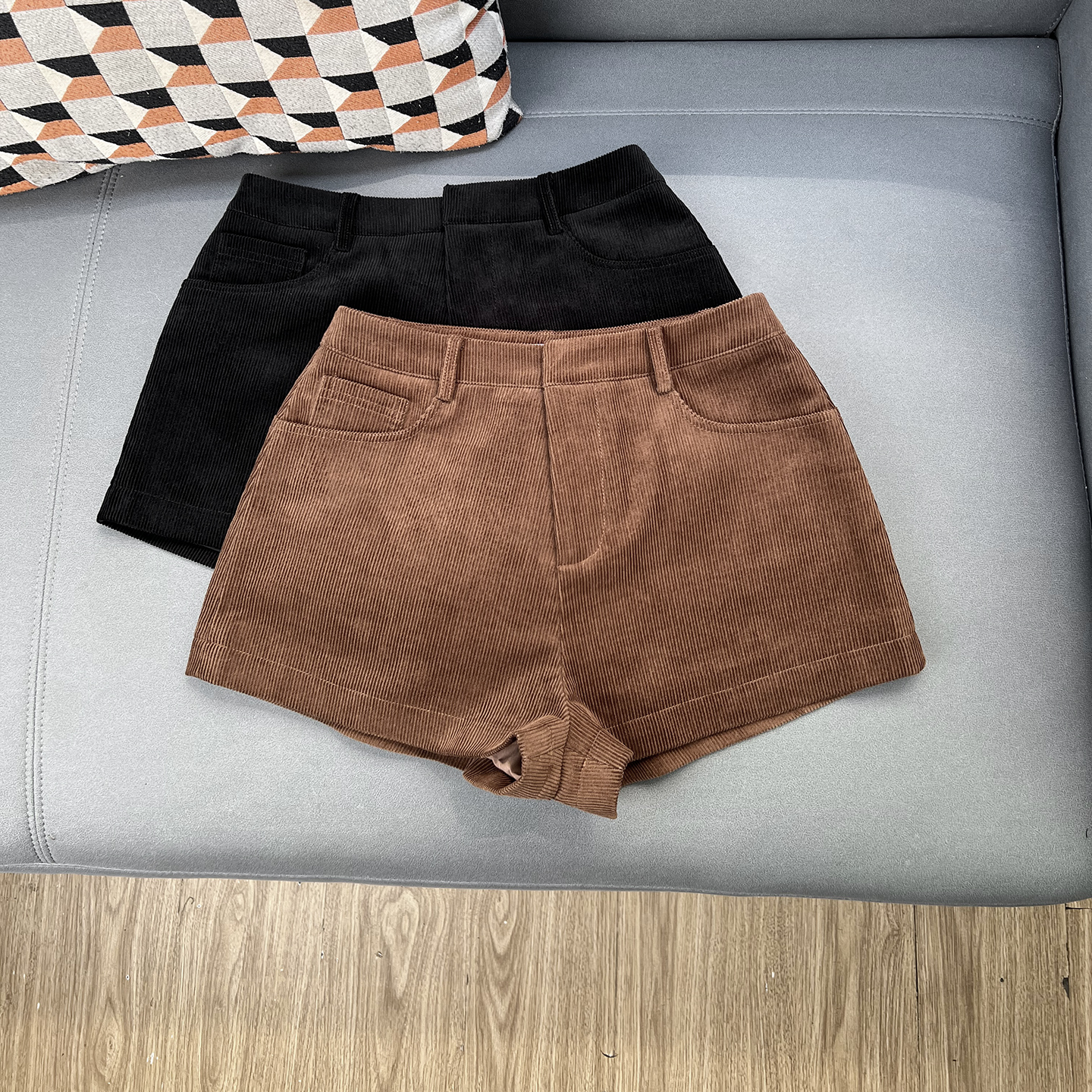 丁妮妮中高腰全棉灯芯绒宽松短裤