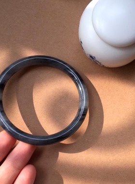 细圆条手镯和田玉青花籽料